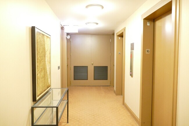 Building Photo - 1340 N Dearborn St