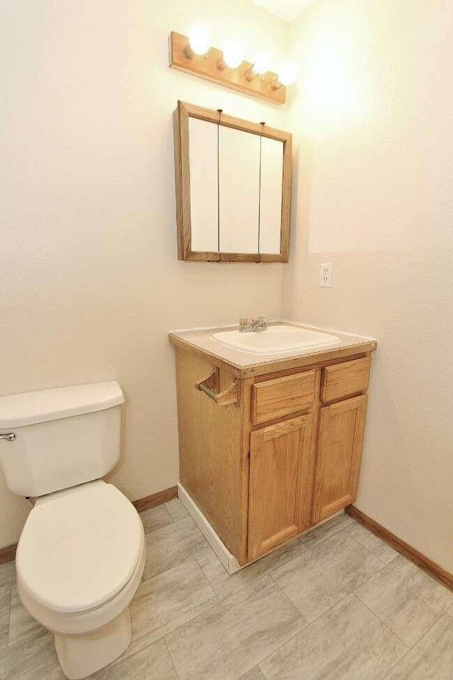 Building Photo - 1020 S Hayes Ave