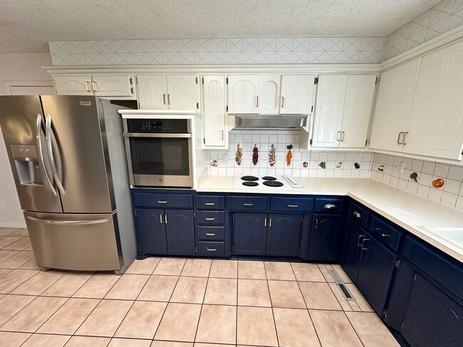 Building Photo - 4bed/3bath Home Available for Rent in Central Norman!!