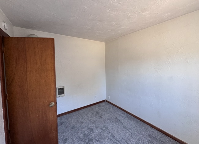 Building Photo - 876 1/2-1470 1/2 Lawrence St