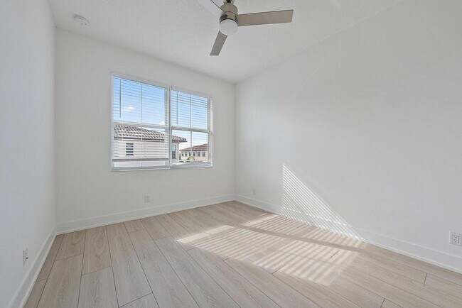 Building Photo - 12959 Alton Rd