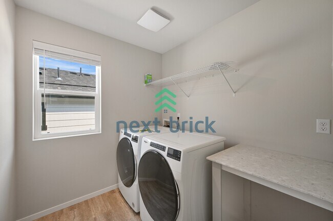 Building Photo - "Charming 3-Bed Home with 2.5 Baths in Picturesque Snohomish – 1720 Sq. Ft. of Comfort Awaits!"