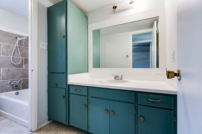 Building Photo - 1425 Austin St