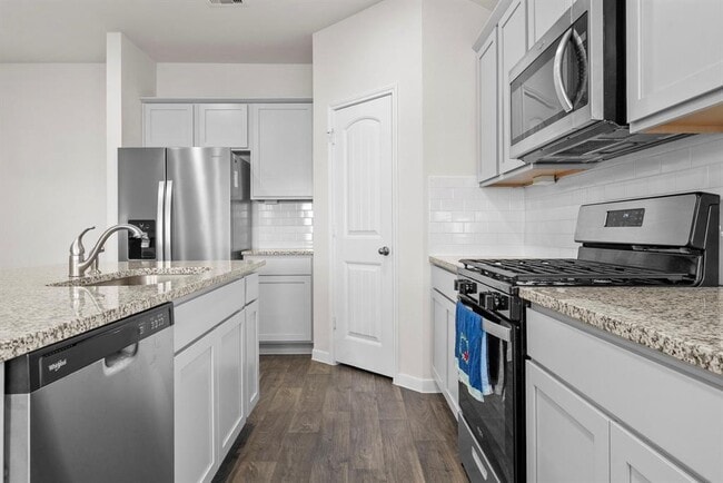 Building Photo - 320 Darwin Pl