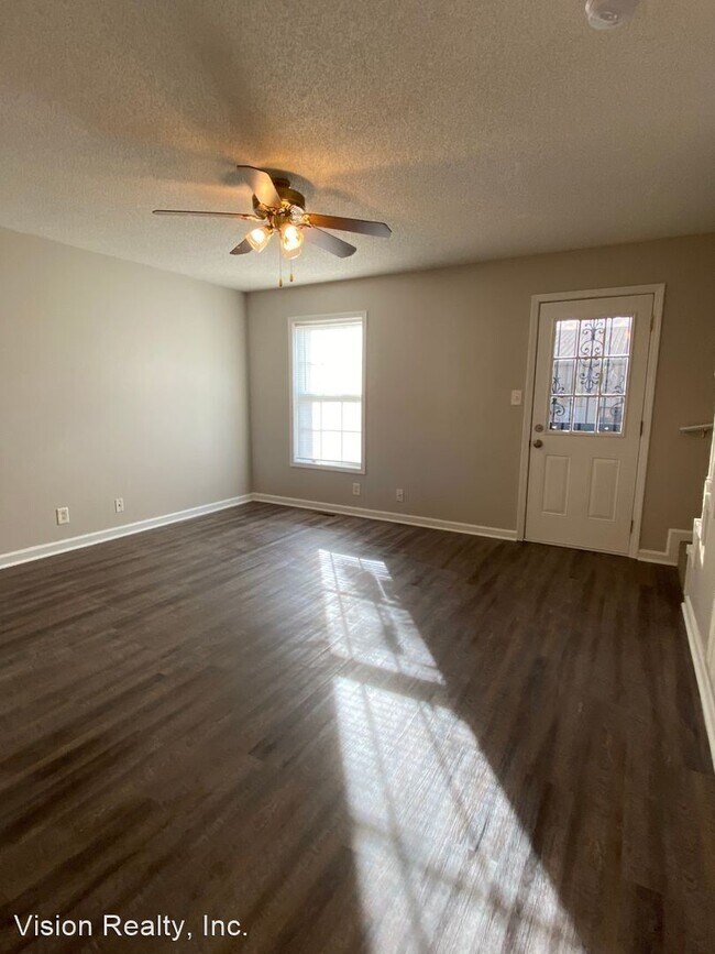Building Photo - 2 br, 1.5 bath House - 205 Tree Line Dr