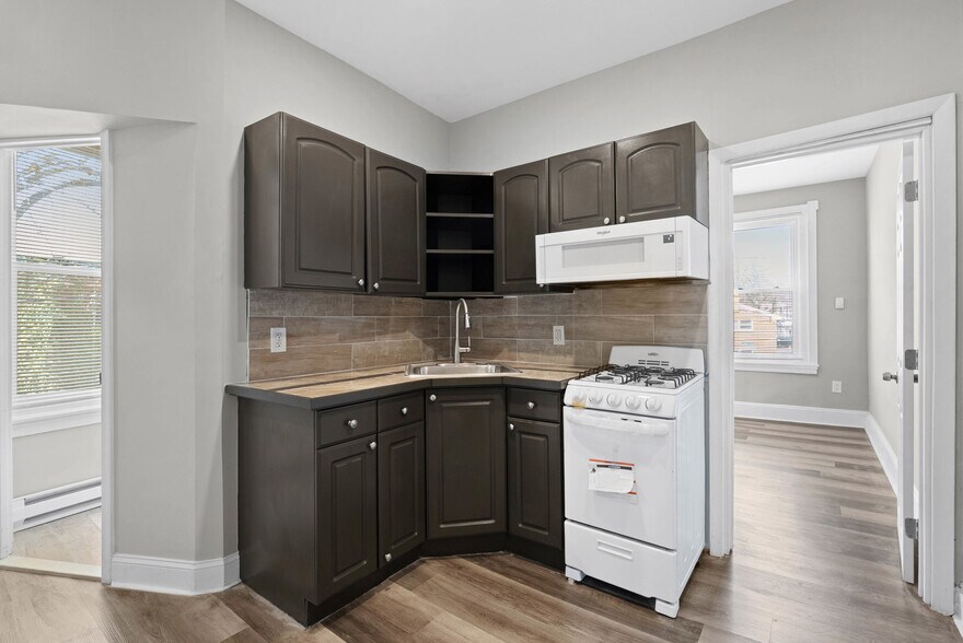 Building Photo - 5860 Haverford Ave