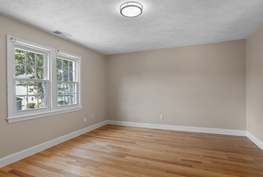 Building Photo - 134 Russet Ln