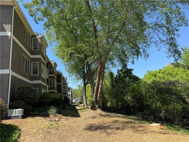 Building Photo - 17 St Claire Ln NE