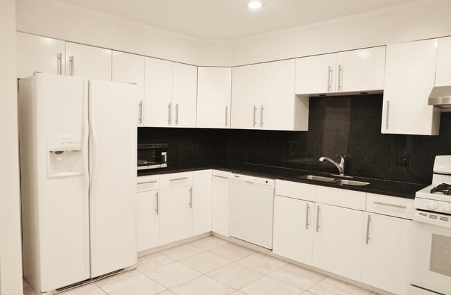 Building Photo - 10369 Dearlove Rd