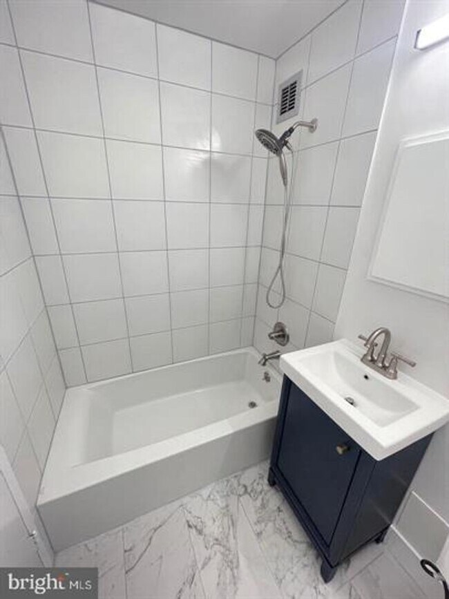 Building Photo - Spacious Studio with all Utilities Included