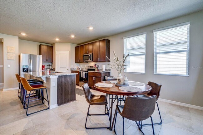 Building Photo - 10210 Daybreak Glen