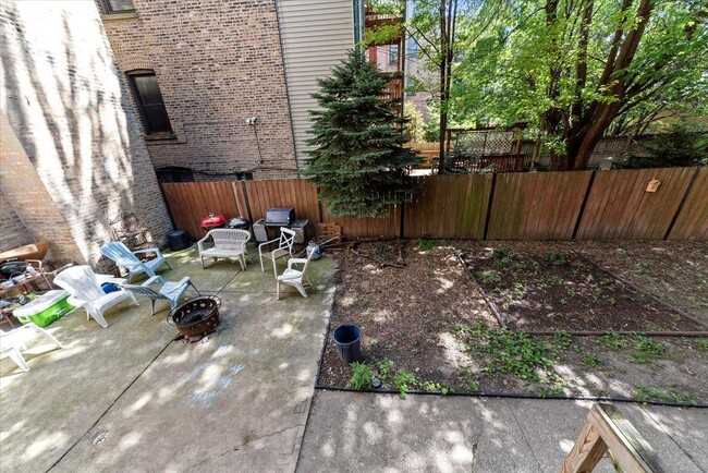 Building Photo - 2 bedroom in Chicago IL 60651