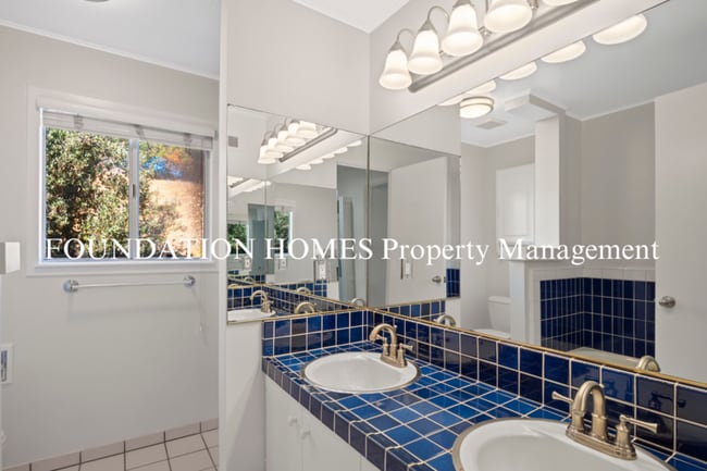 Building Photo - 908 Lea Dr