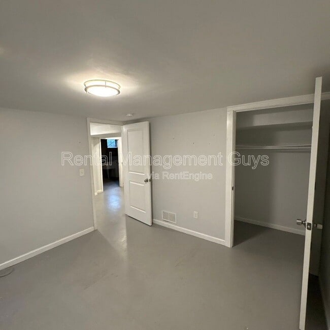 Building Photo - 2059 Burns Ave