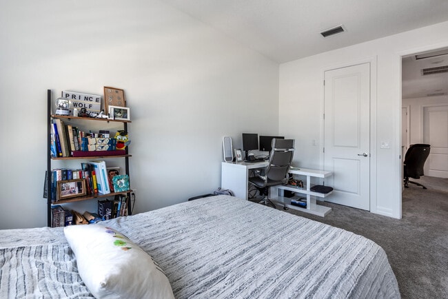 Building Photo - 6082 Carre Wy