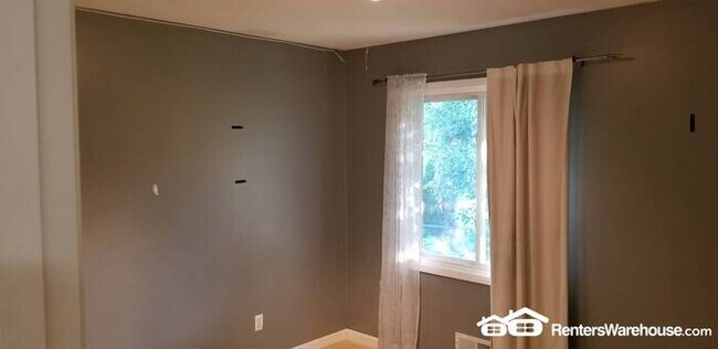 Building Photo - Available Now = 4 Bedroom 2 Bath Updated H...