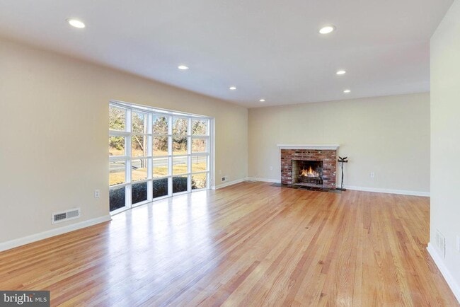 Building Photo - 1013 Westbriar Dr NE