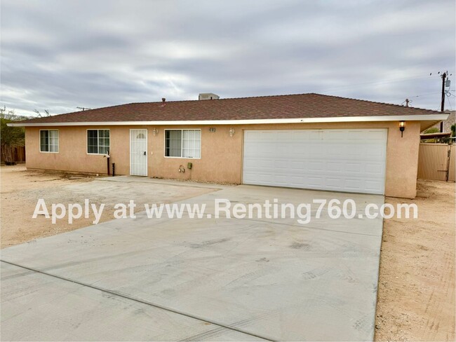 Building Photo - MOVE IN SPECIAL!! Very Nice 3 bedroom 2 Ba...