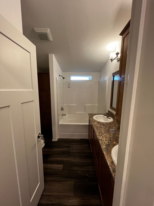 Building Photo - Beautifully Kept Newly Constructed Manufactured Home 3bed/2bath