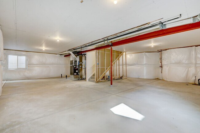 Building Photo - Meridian International 5 Bedroom 4 Bath Ho...