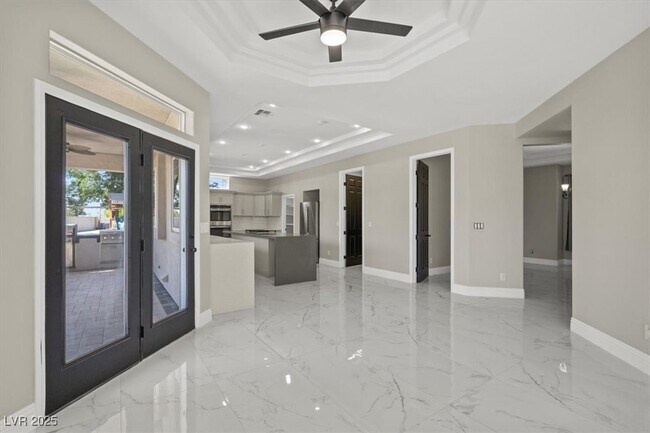 Building Photo - 8000 Silver King Dr