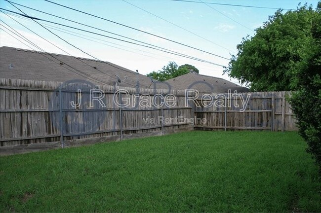 Building Photo - 1304 Chapel Creek Rd