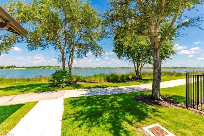 Building Photo - 15275 Grn Acrs Ave