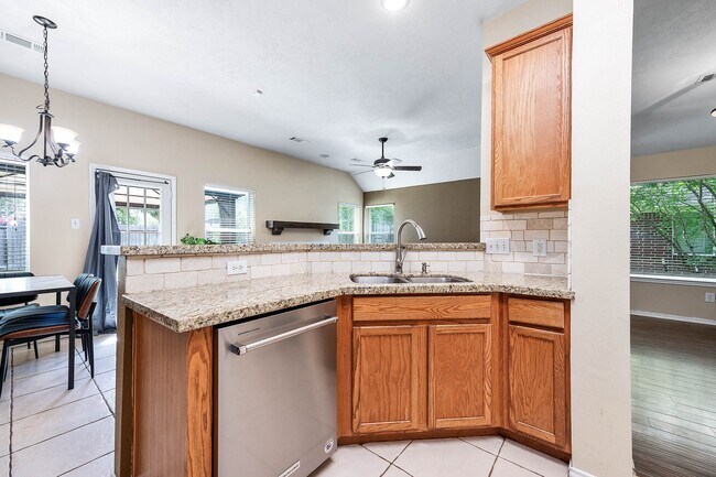 Building Photo - 6210 Newbury Dr