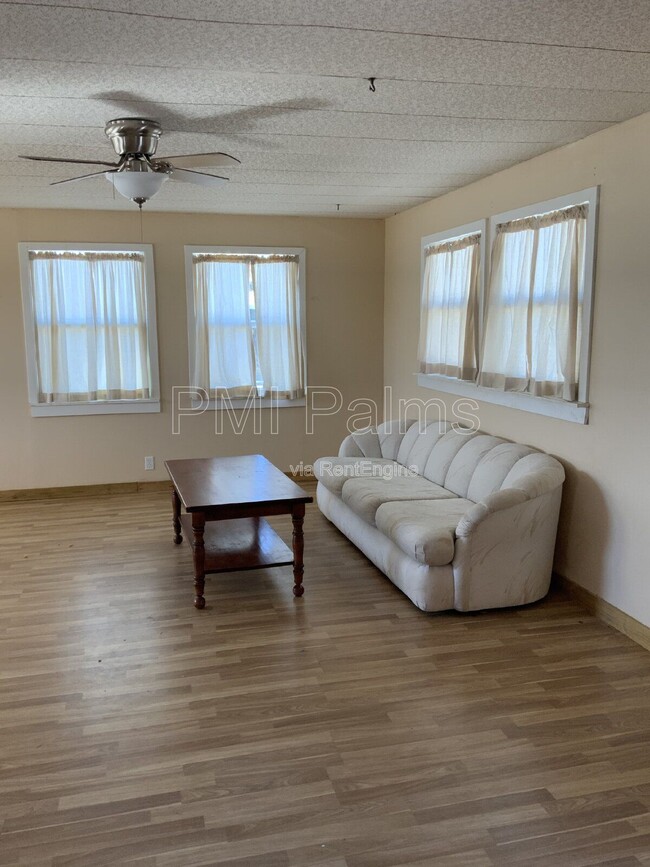 Building Photo - 2026 Shady Cove Dr