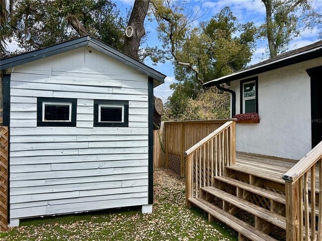 Building Photo - 706 E Flora St