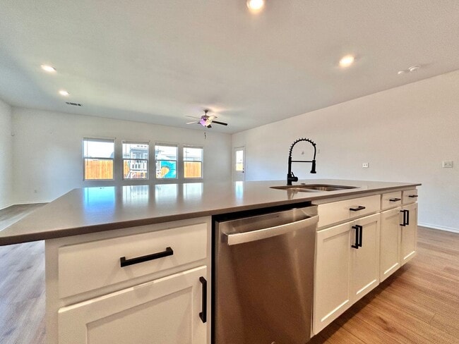 Building Photo - 208 Otter Rd