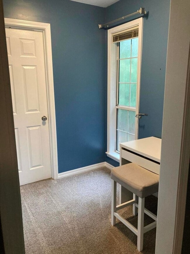 Building Photo - Looking for the feeling of privacy and sec...