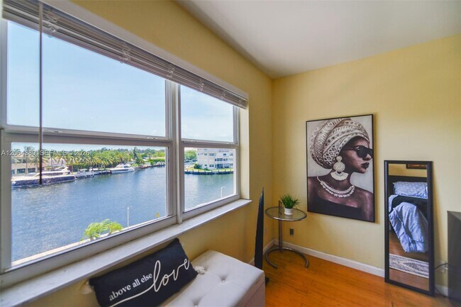 Building Photo - 401 Golden Isles Dr