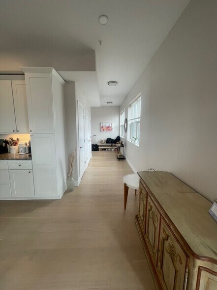 Building Photo - 99 Moody St