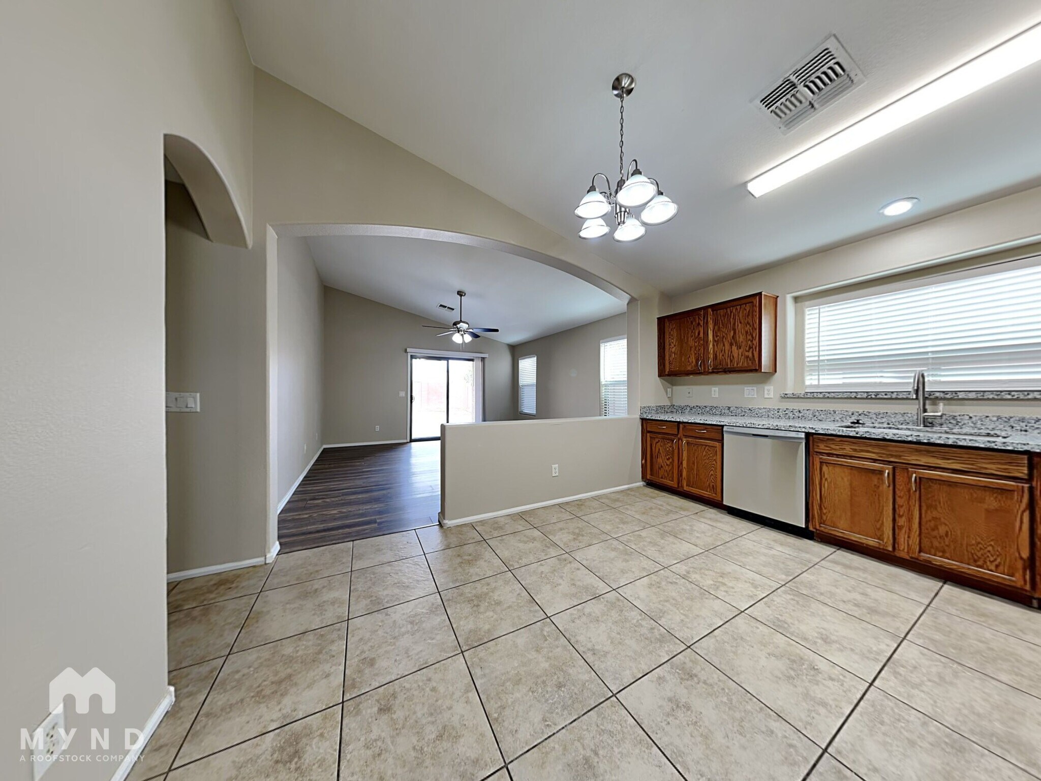 Building Photo - 1034 E Saddle Way