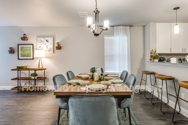 Building Photo - 3809 Huntington Dr