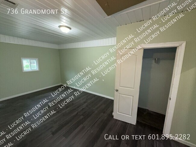 Building Photo - 736 Grandmont St