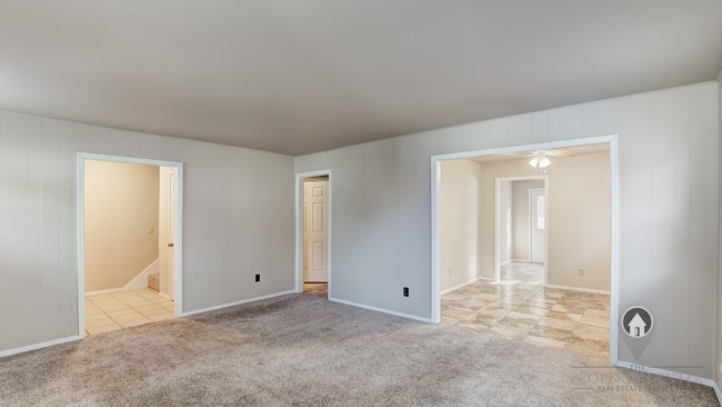 Building Photo - 4 Bedroom,2.5 Bath and 2 Car Garage Duplex with Fireplace and Prime Location Near Lake Hefner