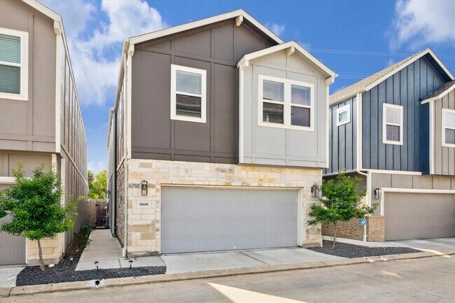 Building Photo - 1806 La Magnolia Dr