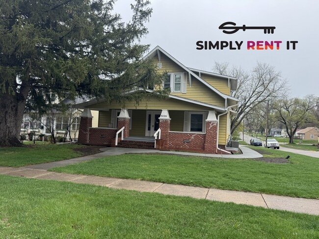 Building Photo - Renovated 2 Bedroom, 2 Bathroom on Campus!