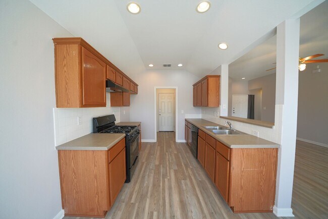 Building Photo - Beautifully Renovated Home Now Available in Converse.  Realtor Commission: $500