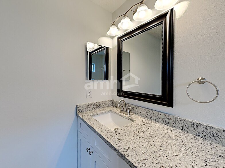 Building Photo - 4417 Country Hills Blvd