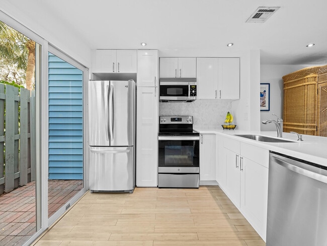 Building Photo - 1989 NE 15th Ave