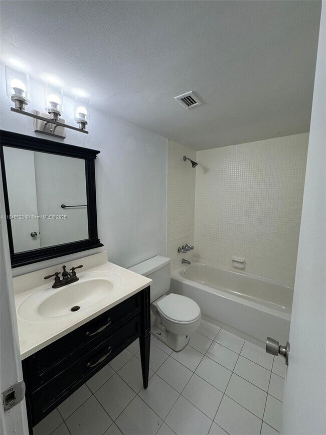 Building Photo - 482 NW 165th St
