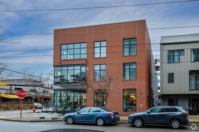 Building Photo - Six 10 Merritt