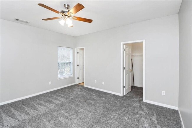 Building Photo - Spacious 5BR / 3BA Single-Family Home with Convenient City Access