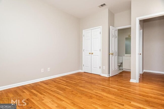 Building Photo - 225 Heritage Lake Dr