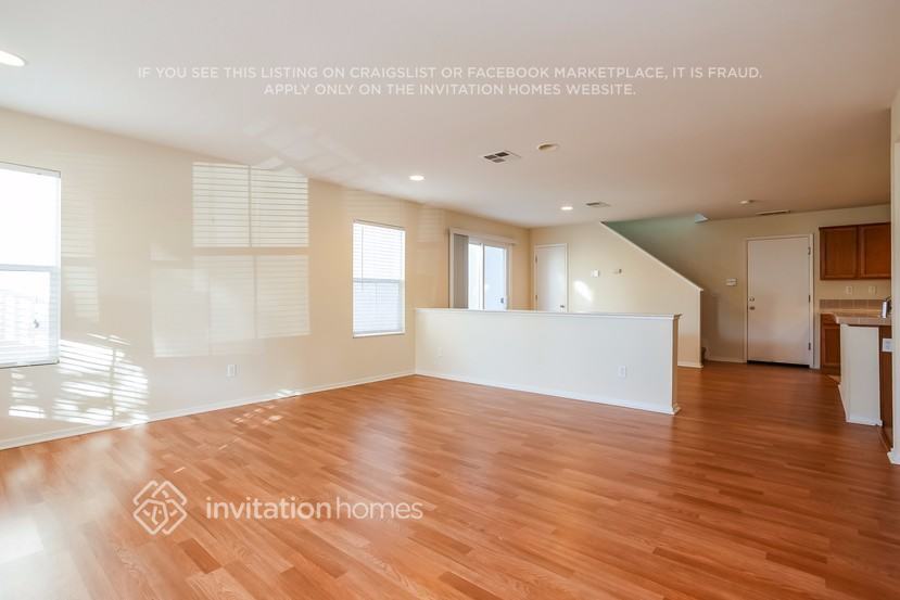 Building Photo - 3043 Roadrunner Dr