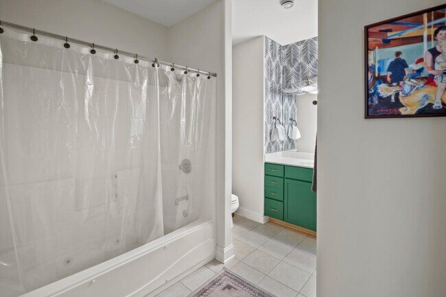 Building Photo - 1905 N Water St