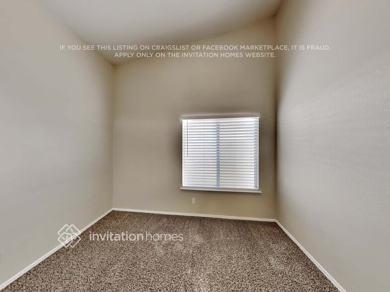 Building Photo - 1445 Castle Crest Dr